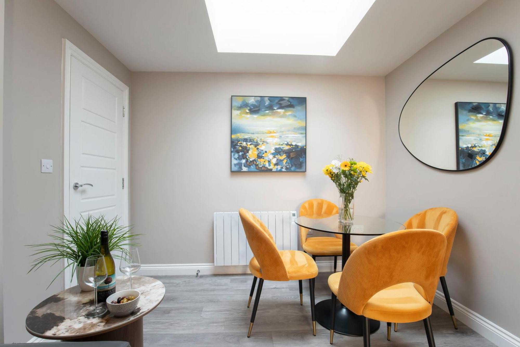 Elliot Oliver - Modern 2 Bedroom Town Centre Apartment Cheltenham Exterior foto